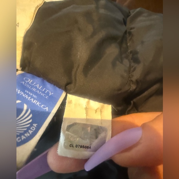 It’s Canada goose coat. It’s in a very good condition. Like new. - Picture 6 of 6